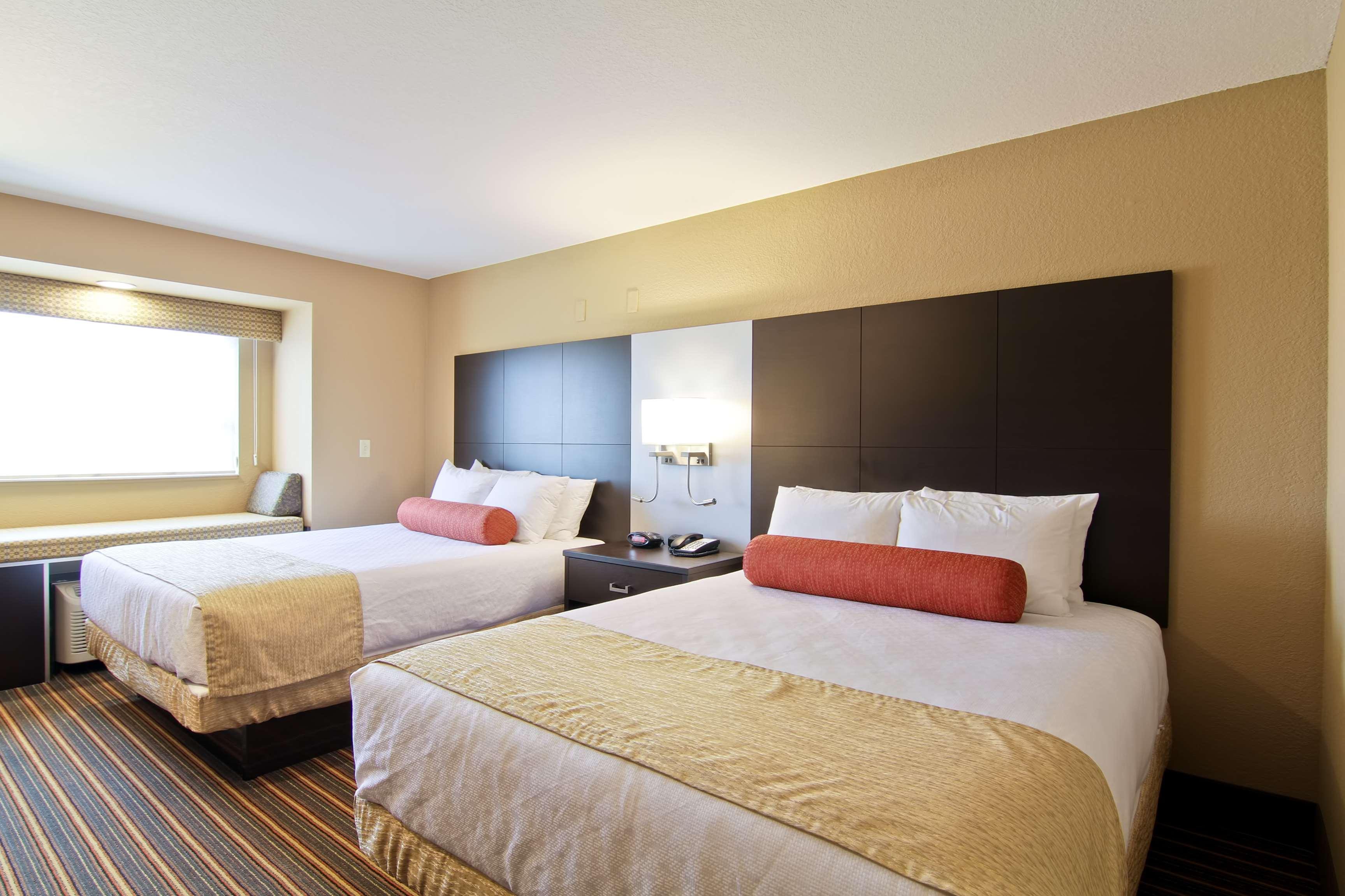 Best Western Plus Woodstock Inn&Suites Extérieur photo