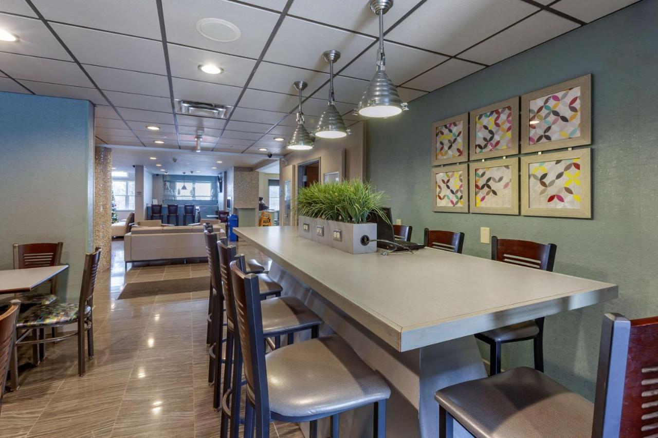 Best Western Plus Woodstock Inn&Suites Extérieur photo