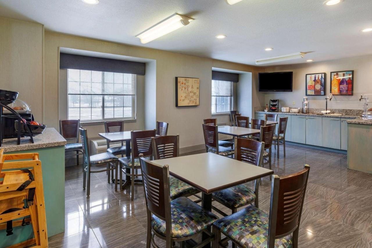 Best Western Plus Woodstock Inn&Suites Extérieur photo