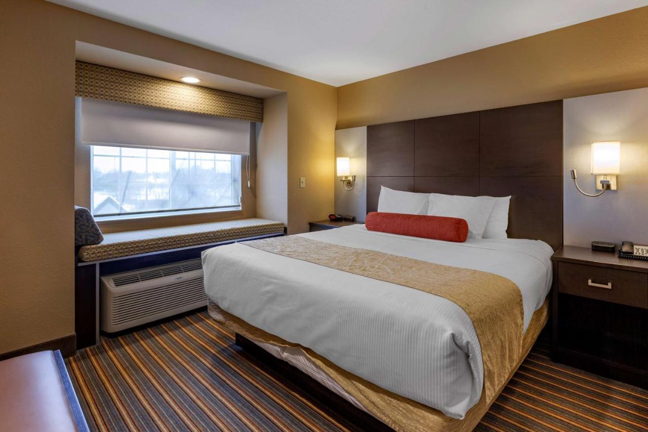 Best Western Plus Woodstock Inn&Suites Extérieur photo