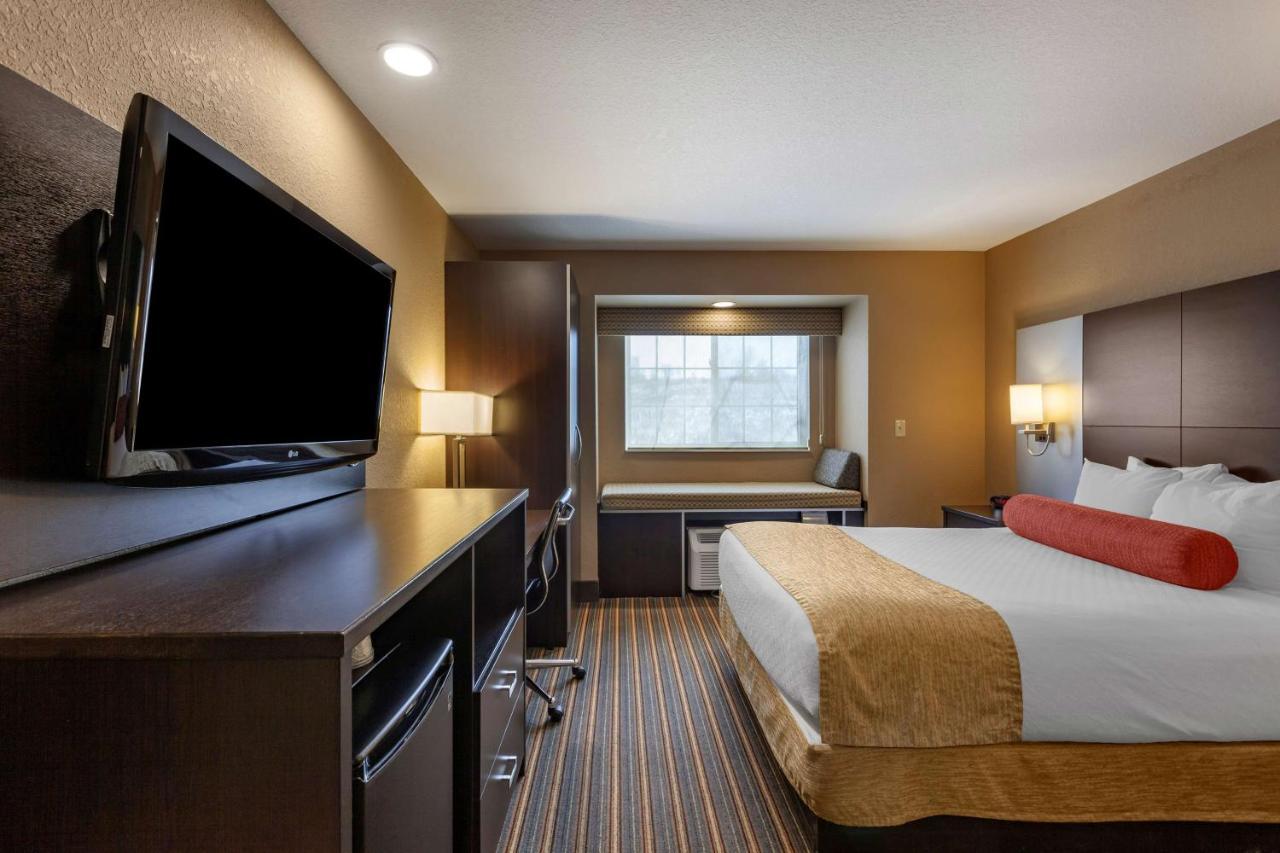 Best Western Plus Woodstock Inn&Suites Extérieur photo