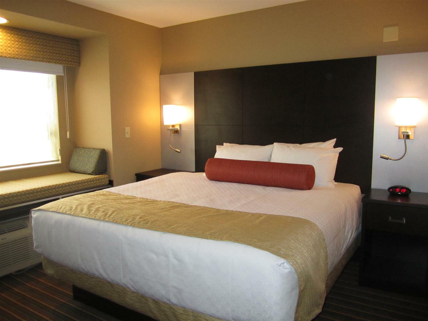 Best Western Plus Woodstock Inn&Suites Extérieur photo